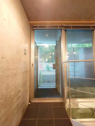 玄関　エルスタンザ代官山