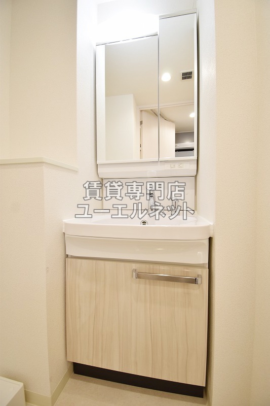 洗面設備　シャワー付洗面台