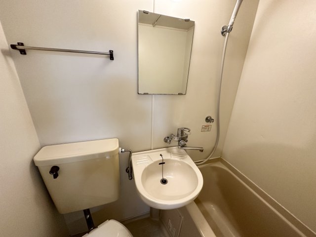 洗面設備　浴室内に洗面台付き！