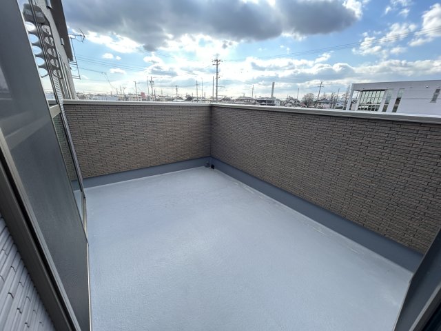 バルコニー　イメージ（建設中につき、類似物件の写真使用）　現況優先。