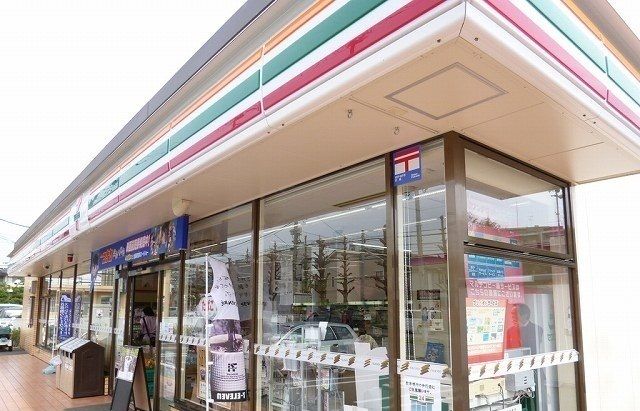 コンビニ　セブンイレブン（コンビニ）まで300m