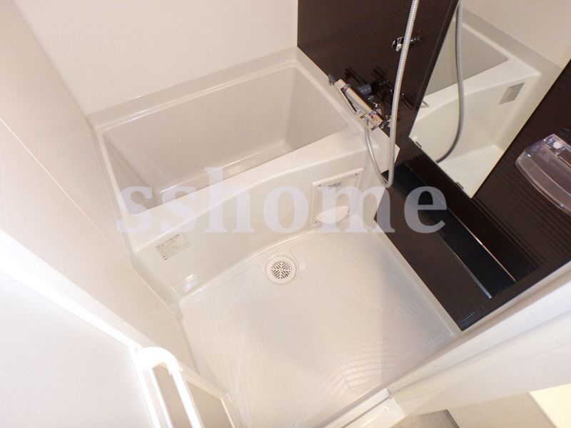 バス・シャワールーム　きれいな浴室