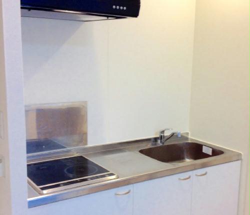 キッチン　ＩＨ対応コンロとラジエントヒーターコンロの2口あります！