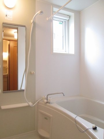 バス・シャワールーム　落ち着いた空間のお風呂です