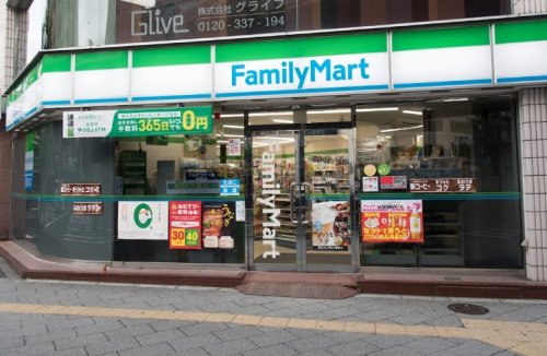 コンビニ　ファミリーマート 神田岩本町一丁目店（コンビニ）まで95m