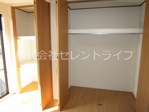 収納　南側洋室クローゼット内部