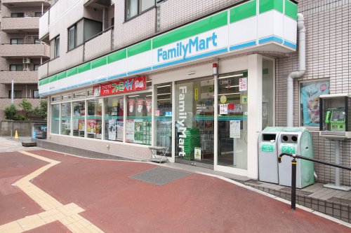コンビニ　ファミリーマート 滝野川五丁目店（コンビニ）まで262m