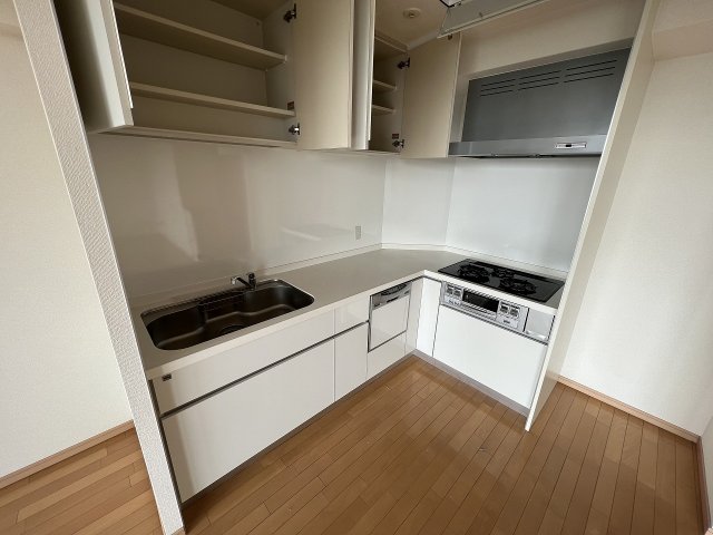 キッチン　L字型システムキッチンです