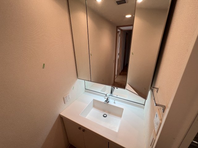 洗面設備　洗面所内に洗濯機置き場あり！