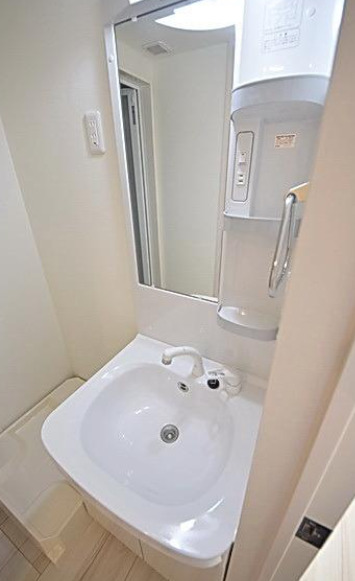 洗面設備　別部屋の写真を使用しております。