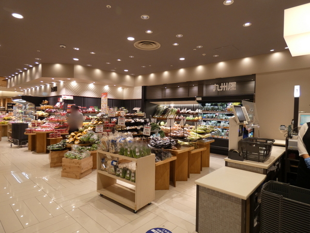 ショッピングセンター　ShinQs（ショッピングセンター）まで69m