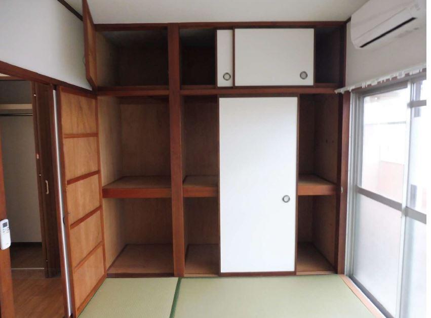 収納　一間半もある押入れは収納たっぷり