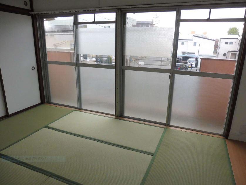 眺望　明るい和室で家族団欒