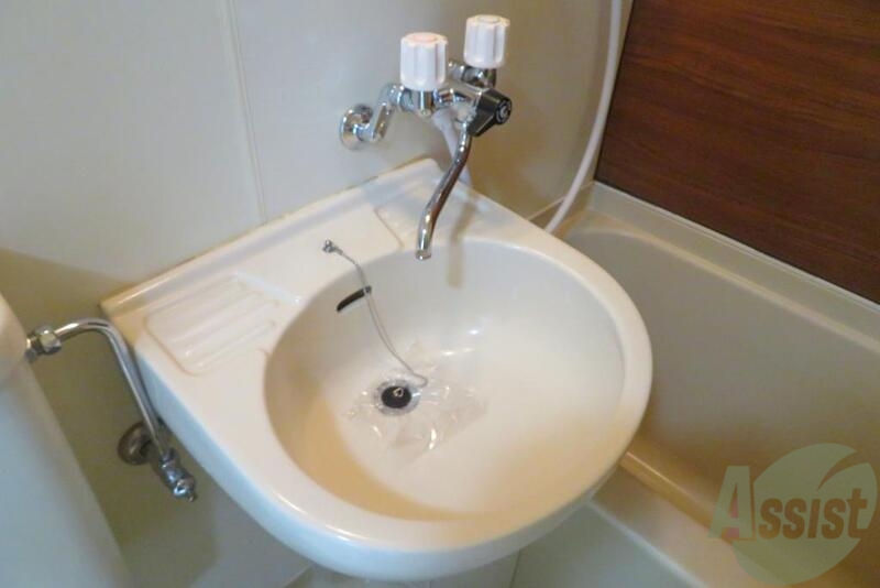 洗面設備　こちらの洗面台で朝の準備もバッチリですね。