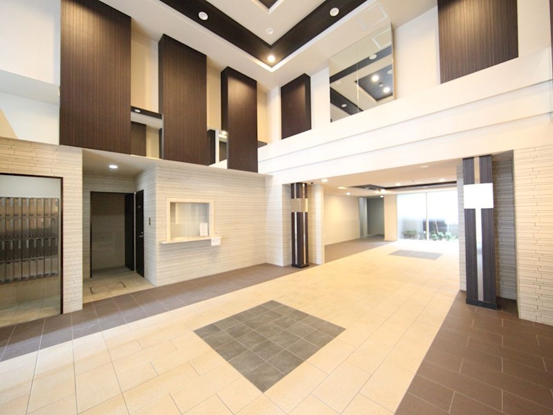 エントランス　エントランス　オートロック　宅配ＢＯＸ　防犯カメラ