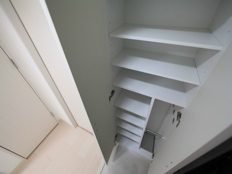 玄関　玄関　シューズボックス付（収納充実してます）