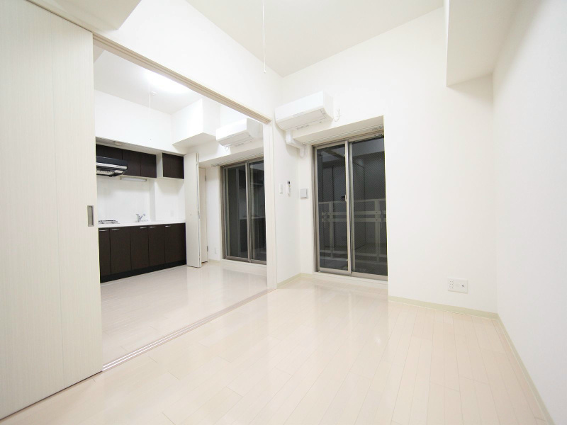 バルコニー　洋室6帖　ＤＫ5.6帖とつなげても仕切っても使えます