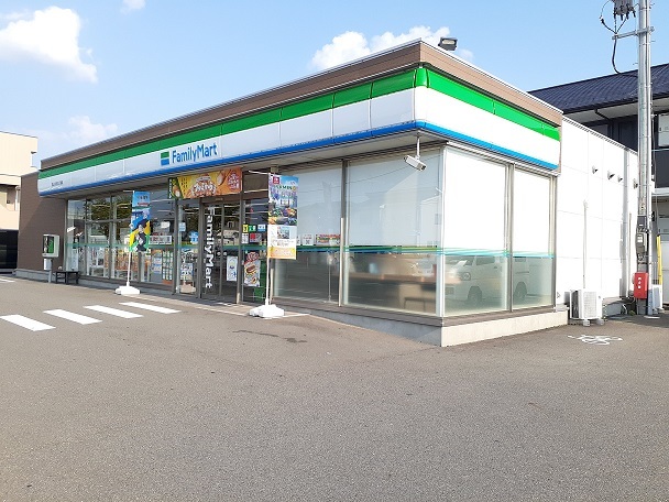 コンビニ　ファミリーマート小原田５丁目店（コンビニ）まで600m