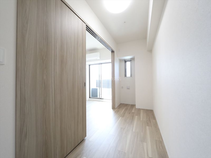 その他　洋室4.7帖　窓付（換気良好）　収納充実しています