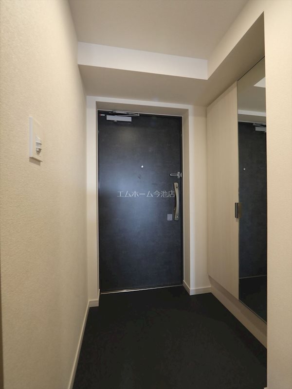 玄関　玄関　シューズボックス充実しています