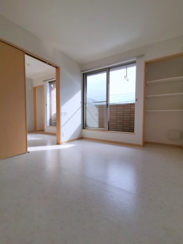 居室・リビング　南向きで明るいリビング