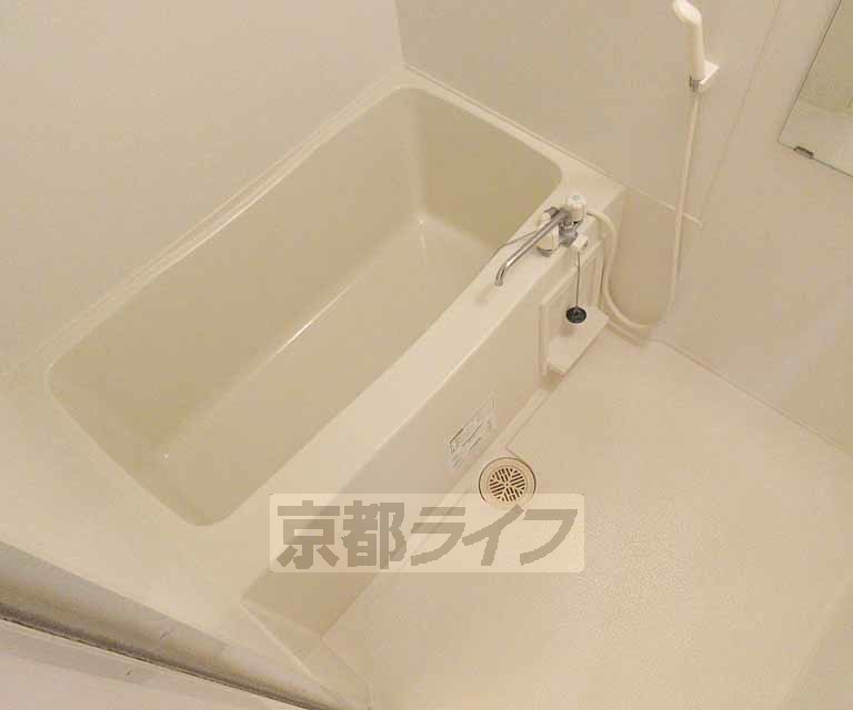 バス・シャワールーム　ゆったり浴槽！