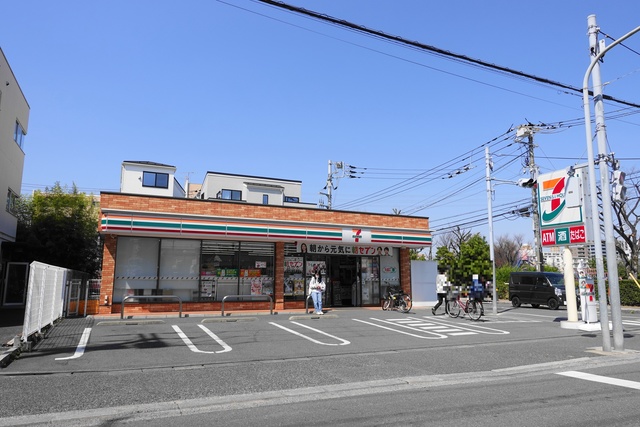 コンビニ　セブンイレブン市川湊新田2丁目店（コンビニ）まで82m