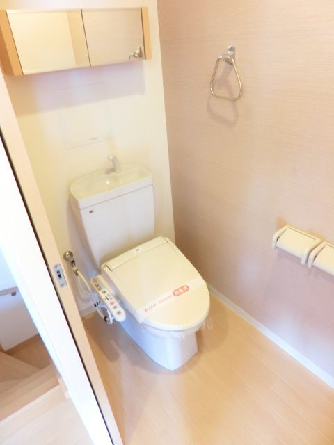 トイレ　温水洗浄便座もございます