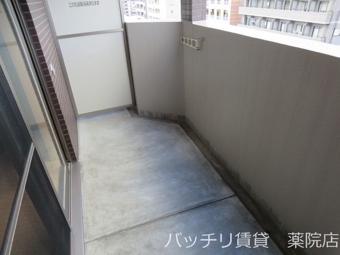 バルコニー　別号室タイプの為、現状を優先致します