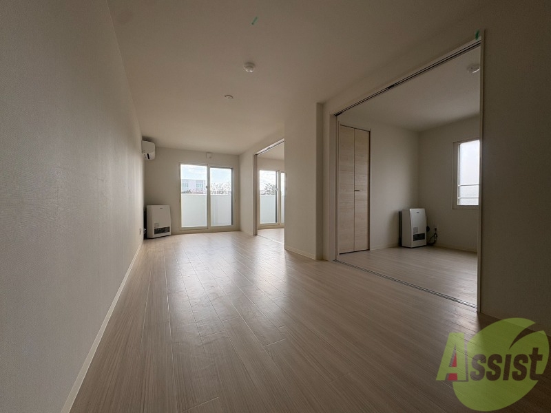 居室・リビング　広々としたリビングですね。使い勝手がよさそうですね！