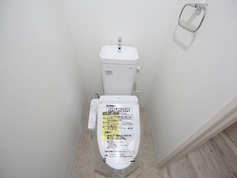 トイレ　温水洗浄暖房便座付トイレ