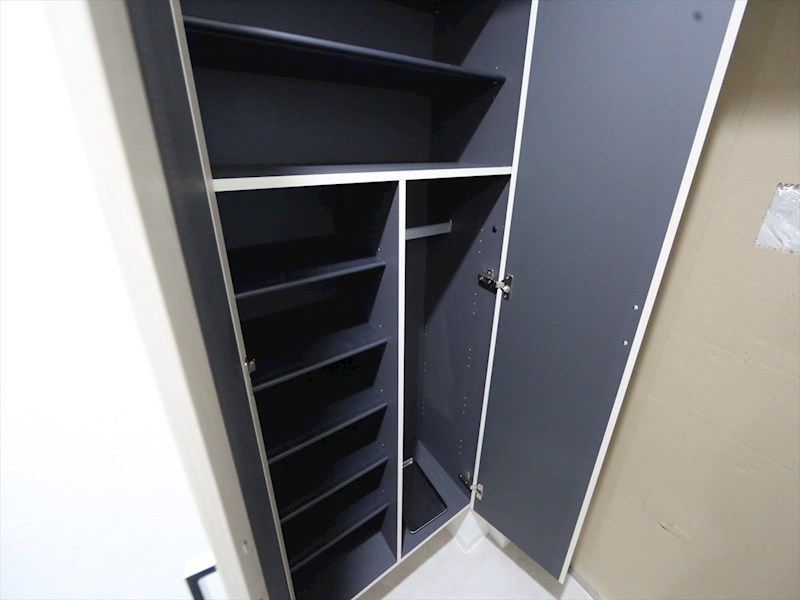 玄関　玄関　シューズボックス付（収納充実してます）