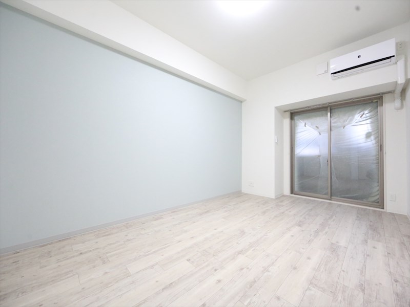 バルコニー　洋室10帖　エアコン完備　バルコニー