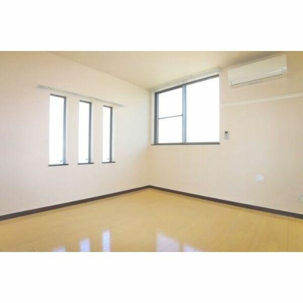 居室・リビング　こちらの居間で趣味の時間をお楽しみください