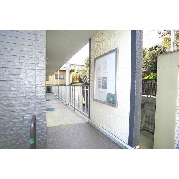 エントランス　落ち着いたエントランスです