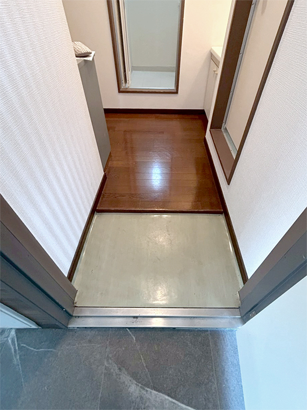 玄関　異なる場合は現況を優先します。