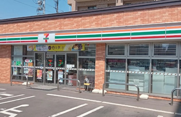 コンビニ　セブンイレブン札幌北15条東1丁目店（コンビニ）まで168m