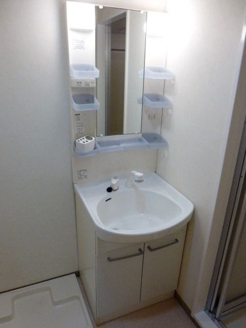 洗面設備　★便利な独立洗面台付きです★