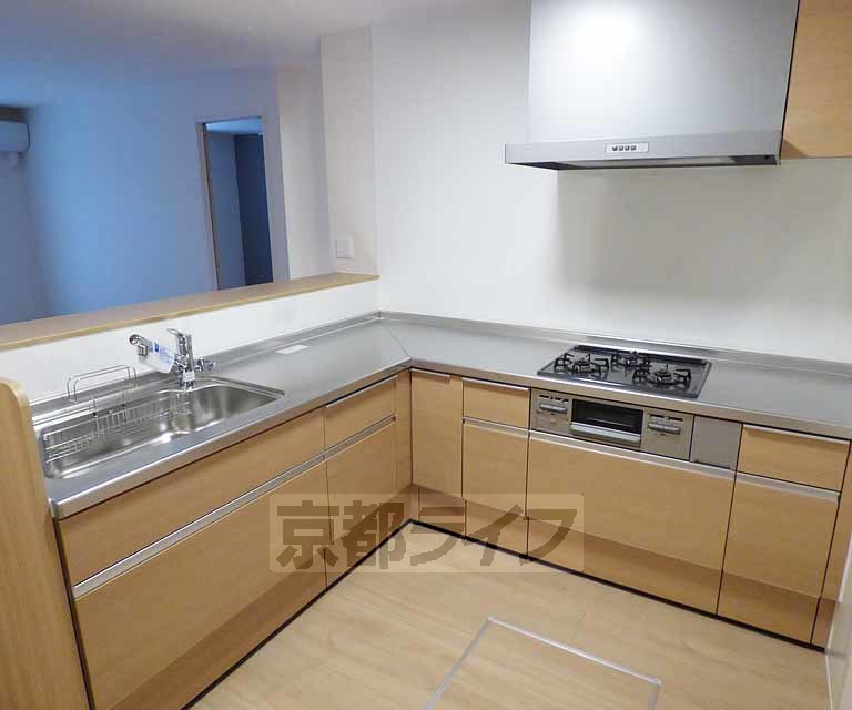 キッチン　Ｌ字型の広々としたキッチン。