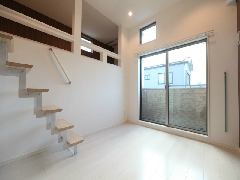 居室・リビング　洋室6帖　上階ロフト6.3帖（収納で寝室でも使えます）