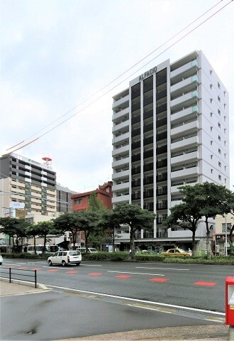 建物外観　住吉通り沿い、渡辺通りも近いのでアクセス良好です