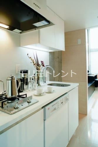 キッチン　室内参考写真（Ａ５タイプ・モデルルーム）