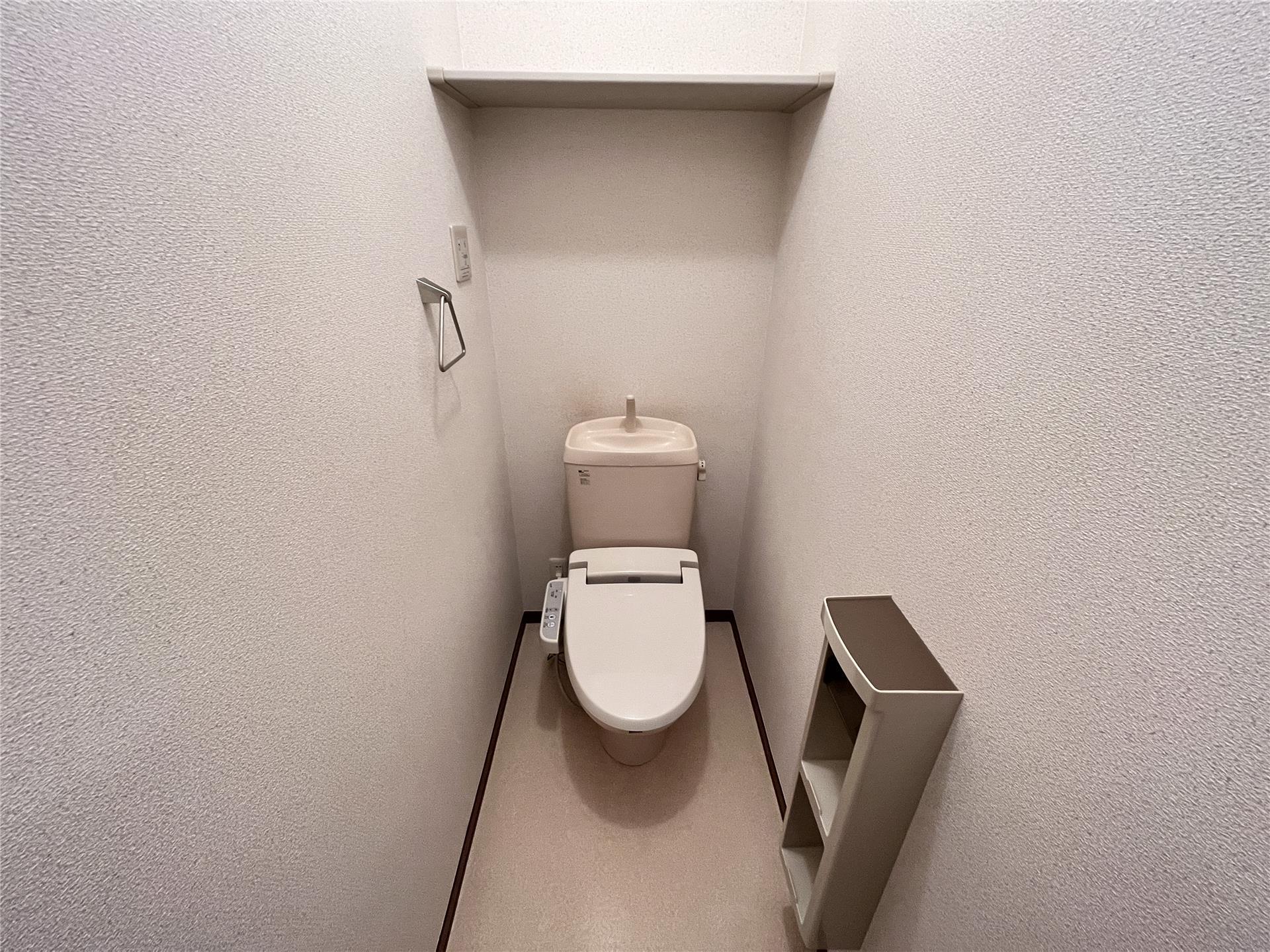 トイレ　温水洗浄付暖房便座トイレ