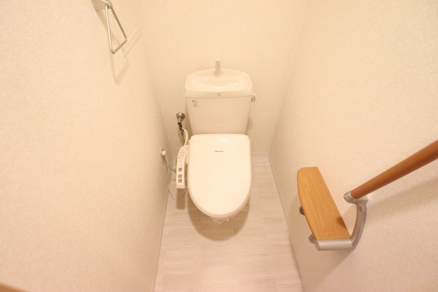 トイレ　※別室の参考写真の為、現況優先です。