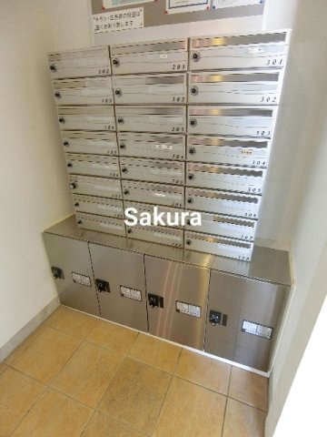 その他共有部分　外出の多い方でも安心の宅配ボックス付き♪