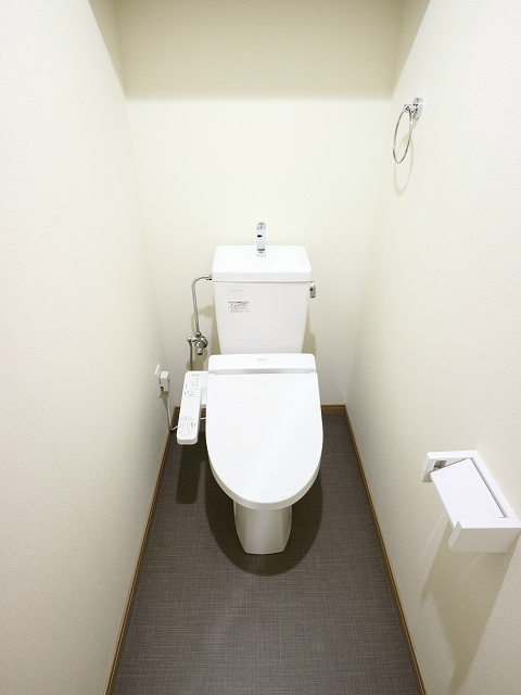 トイレ　※別号室の参考写真になります。