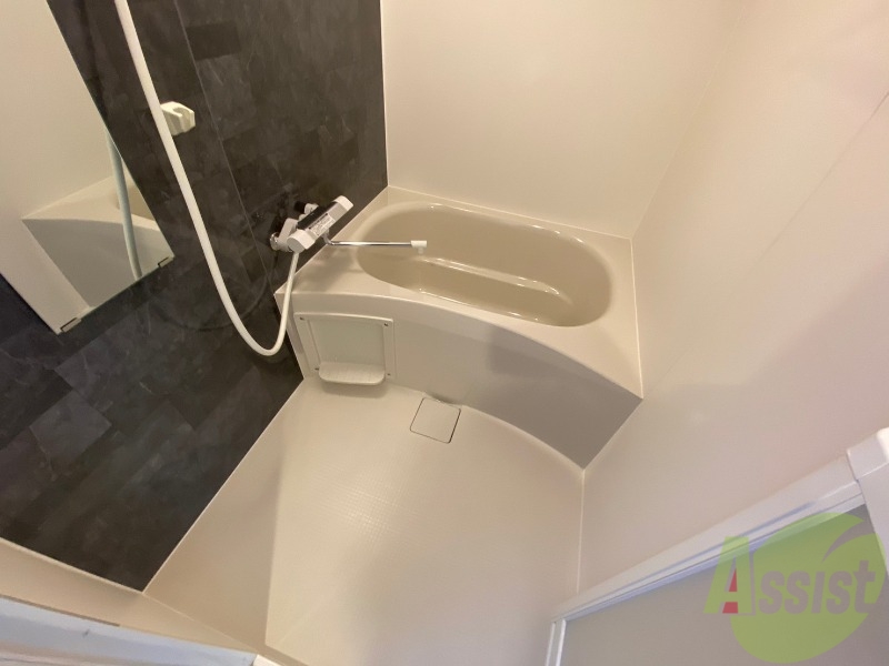 バス・シャワールーム　お風呂になります。一日の疲れを癒してくださいね。