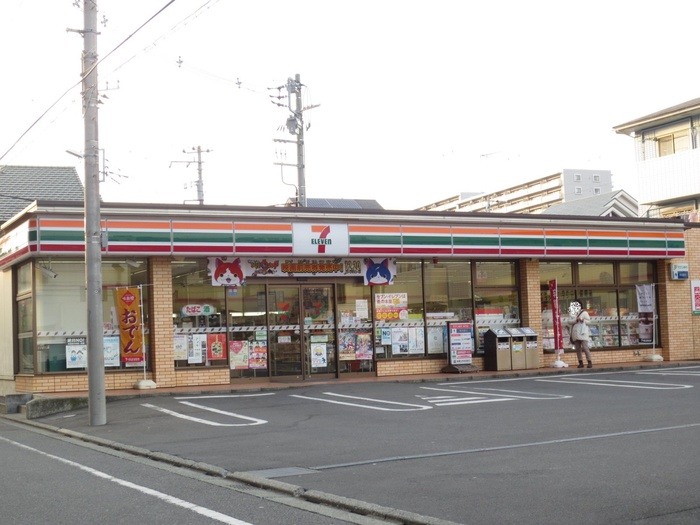 コンビニ　セブンイレブン（コンビニ）まで283m