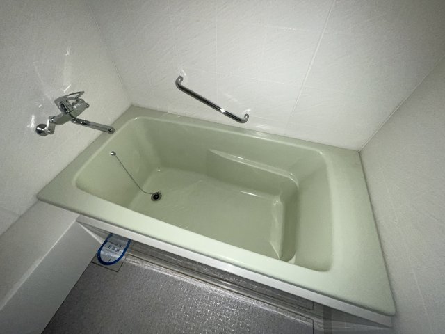 バス・シャワールーム　コンパクトで使いやすいお風呂です