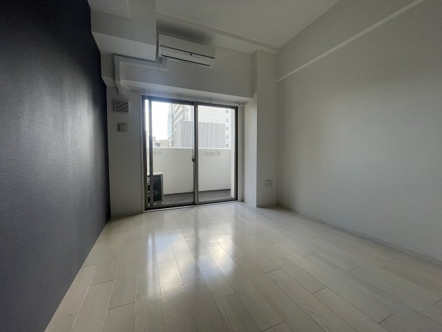 その他部屋・スペース　落ち着いた色調の寝室です